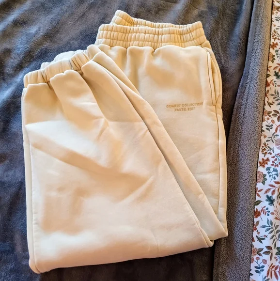 Comfrt Pastel Yellow Sweatpants 3X NWOT - Picture 2 of 4